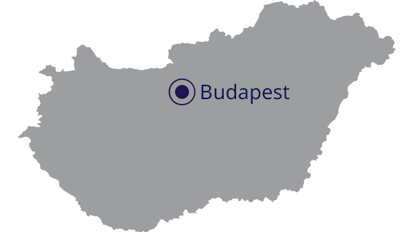 Landkaart van Hongarije in grijs met hoofdstad Boedapest aangegeven in Hongaars Budapest in donkerblauw - op transparante achtergrond - 600 x 529 pixels